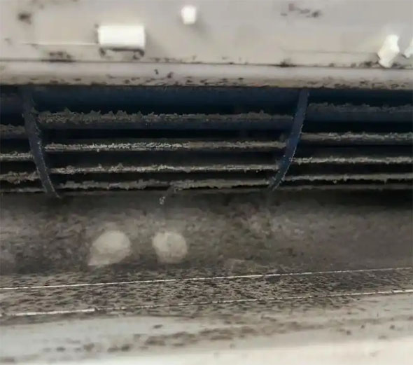 岑溪空调吹的风有股烧焦味是怎么回事